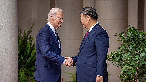 Лидеры КНР и США договорились о возобновлении общения между военными