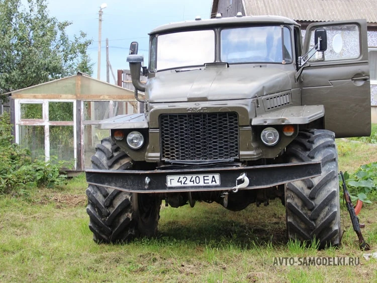 Мужик сделал из ГАЗ-66 "Шишига" лучший вездеход в России: ему понадобился только трактор