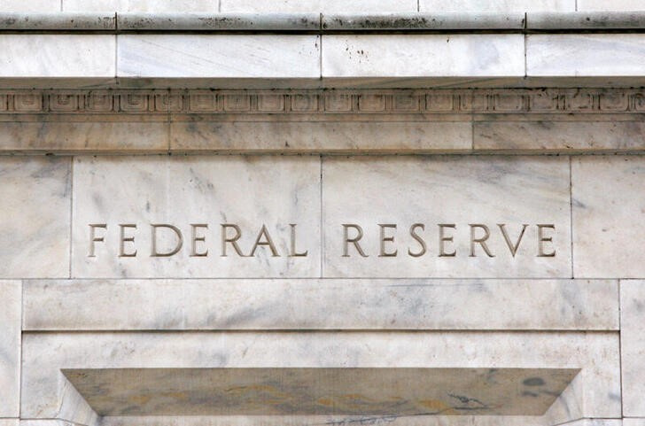 Уоллер и Боуман готовы к очередной паузе в политике ФРС в декабре