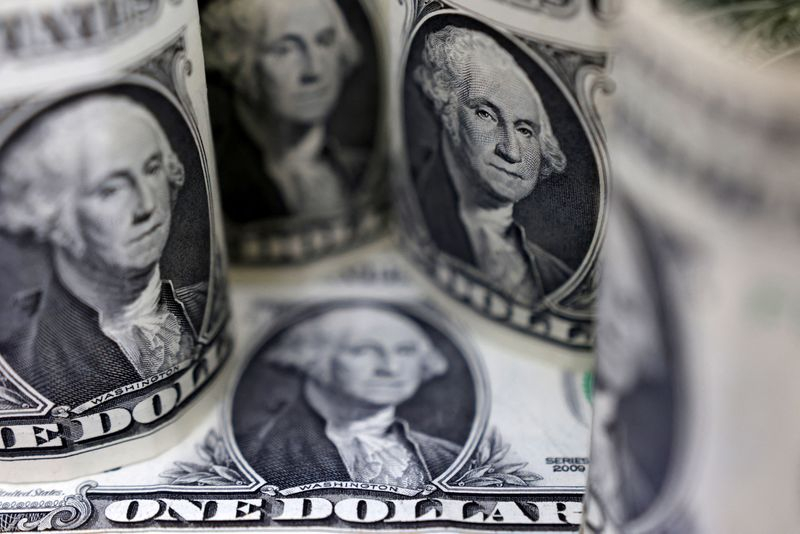 Главные новости: доллар слабеет на фоне решения ФРС