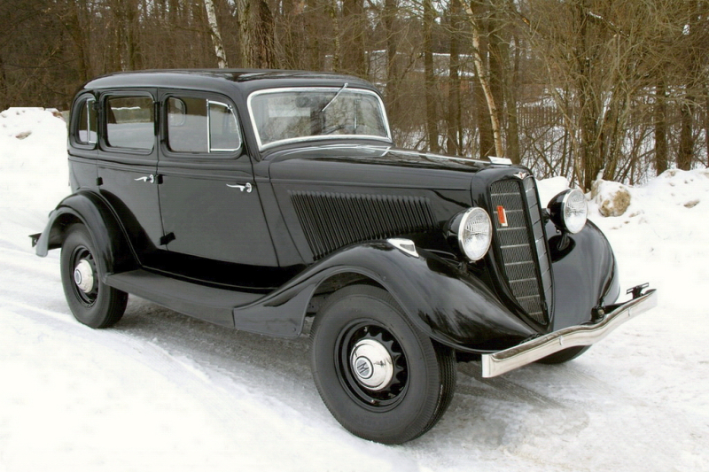 В Саратове выставили на продажу легендарный 85-летний ГАЗ М-1 за 1,9 млн рублей