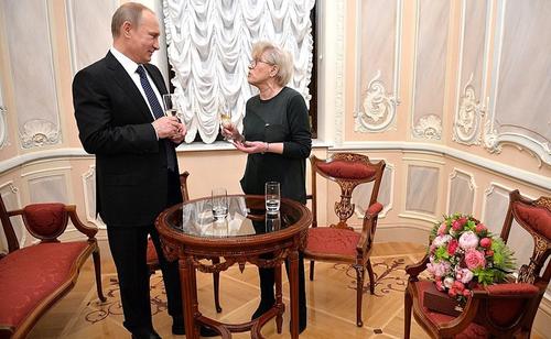 Владимир Путин поздравил актрису Алису Фрейндлих с днем рождения