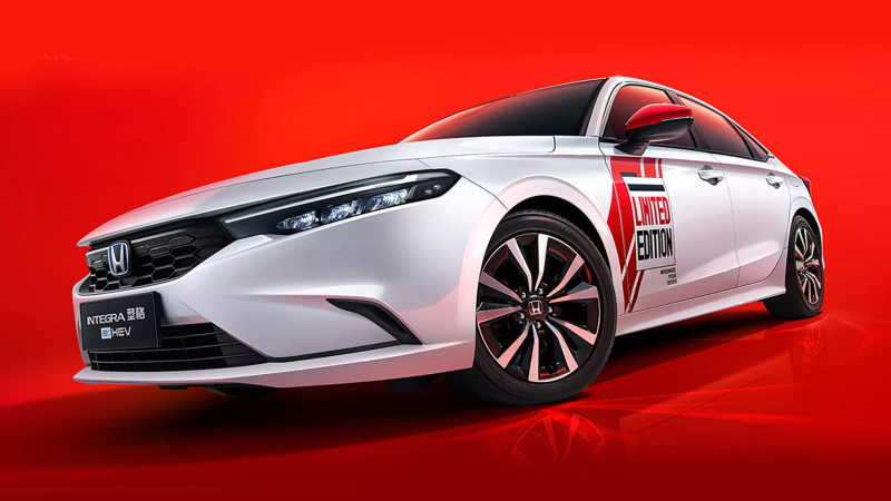 Honda выпустила спецверсию Integra: два мотора, зеркала как у Civic Type R и чемодан в комплекте