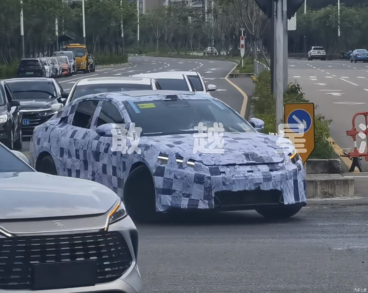 BYD Han L 2025: "шпионские" фотографии нового седана
