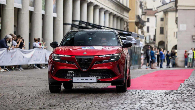 Новинки от Citroën, Peugeot и Alfa Romeo: Stellantis Group представит 5 моделей на Парижском автосалоне