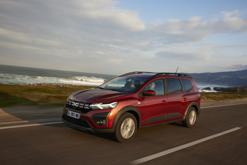 Новый 7-местный Dacia Jogger получил положительные отзывы в Европе, но с исключениями
