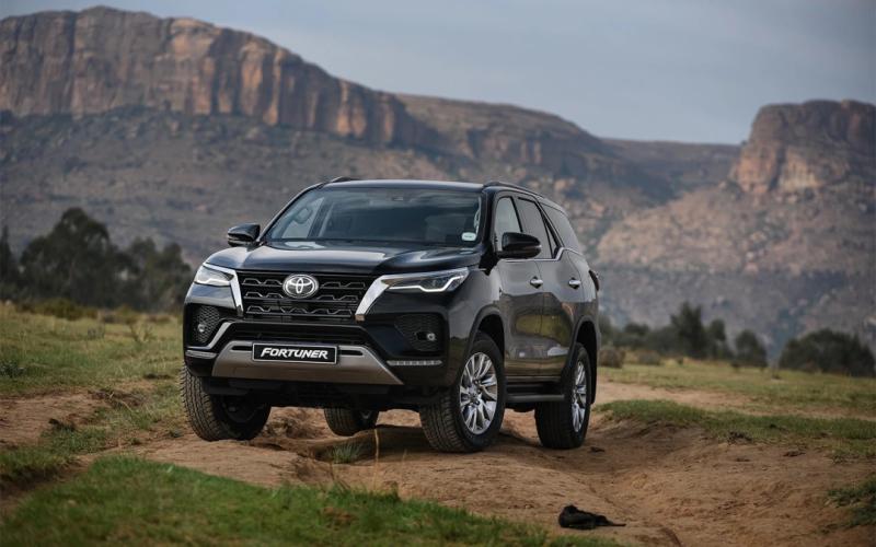 Toyota Fortuner 2024: рестайлинговый внедорожник привезли в РФ