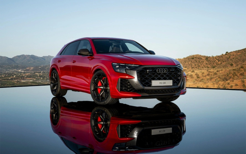 Audi RS Q8 Performance 2025 появилась в России