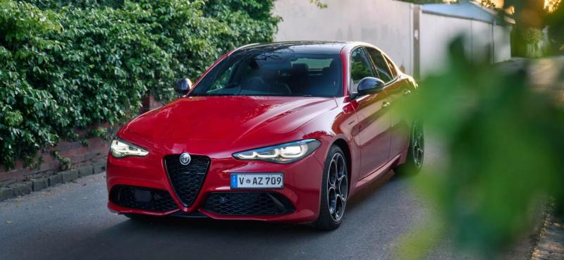 Alfa Romeo Giulia и Stelvio 2025 года вышли в версии Edizione Carbonio