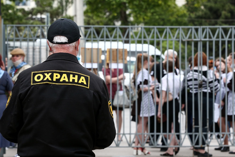 Росстандарт утвердил поправки в ГОСТ о работе охранников в школах и детсадах