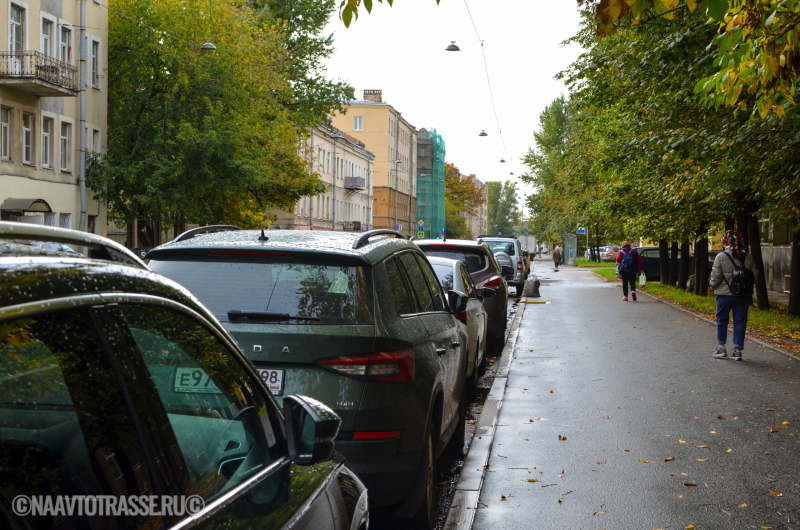 В ГАИ запретили водителям оставлять свои номера под стеклом автомобиля