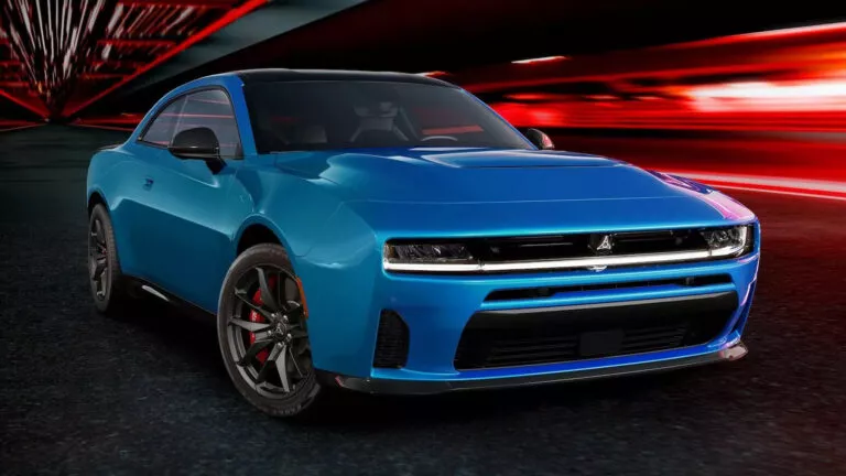 Dodge Charger 2025 уже собирают на заводе в Канаде