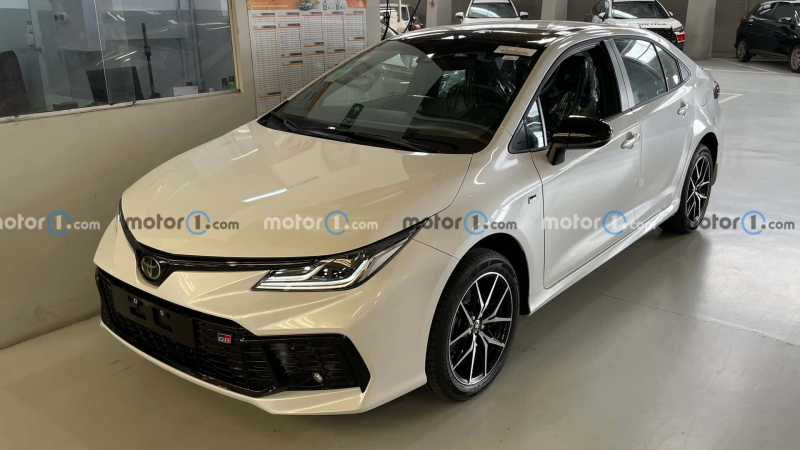 Toyota Corolla GR Sport 2025 появилась в дилерских центрах