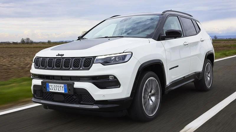 Jeep Compass 2025 можно купить со скидкой 840 тыс. рублей