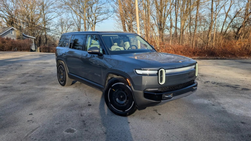 Rivian отзывает более 17 тысяч автомобилей R1: проблема кроется в фарах ближнего света