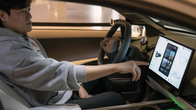 Hyundai представил гигантский экран управления: он станет частью проекта Pleos