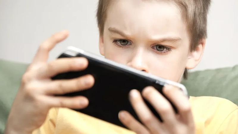 Ребенок в телефоне?! Психолог бьет тревогу!